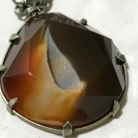 Agate and silver pendant in a silver chain. - Picture 2 of 8